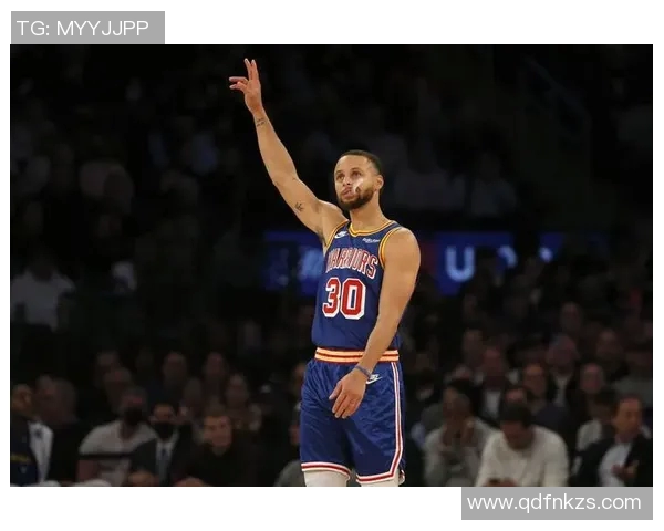 库里压哨三分绝杀瞬间回顾与精彩分析