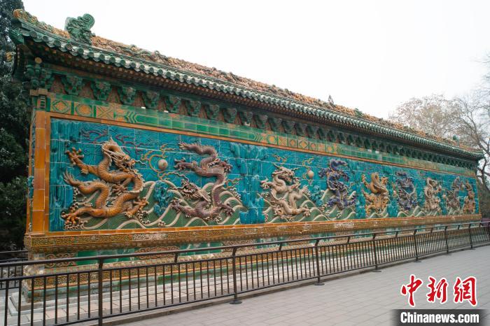 安博体育皇家园林“寻龙记”：中国唯一双面九龙壁藏着多少龙？(图2)
